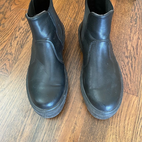 Steve Madden Chunky Sole Pull-On Ankle Boots - Picture 3 of 8